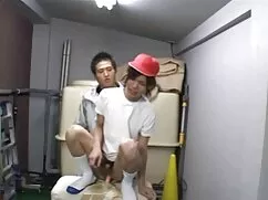 Bañándose junto a un ...