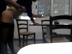 El chico se quita lo ...
