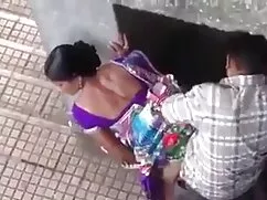Muñeca con vestido a ...