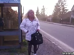 Chica en aceite le s ...