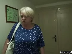 Un joven arregló sex ...