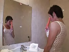 Chica asiática con e ...