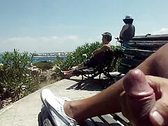 Dos señoras cojiendo ...