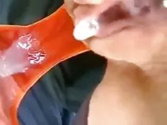 Rubia embarazada se  ...