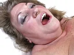 Chica tetona videos  ...