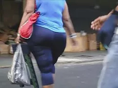 Invitó a la chica a  ...