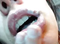 Una muñeca delgada d ...