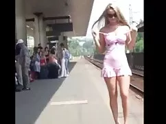 Una morena con video ...